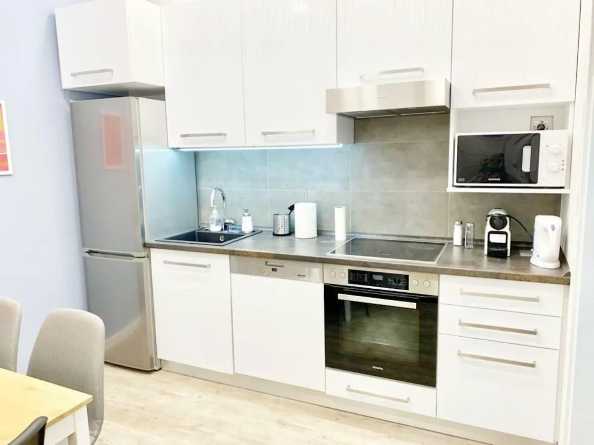 Διαμέρισμα Modern, Central Suites By Keleti - 2 Kitchens, A/C, Park Βουδαπέστη