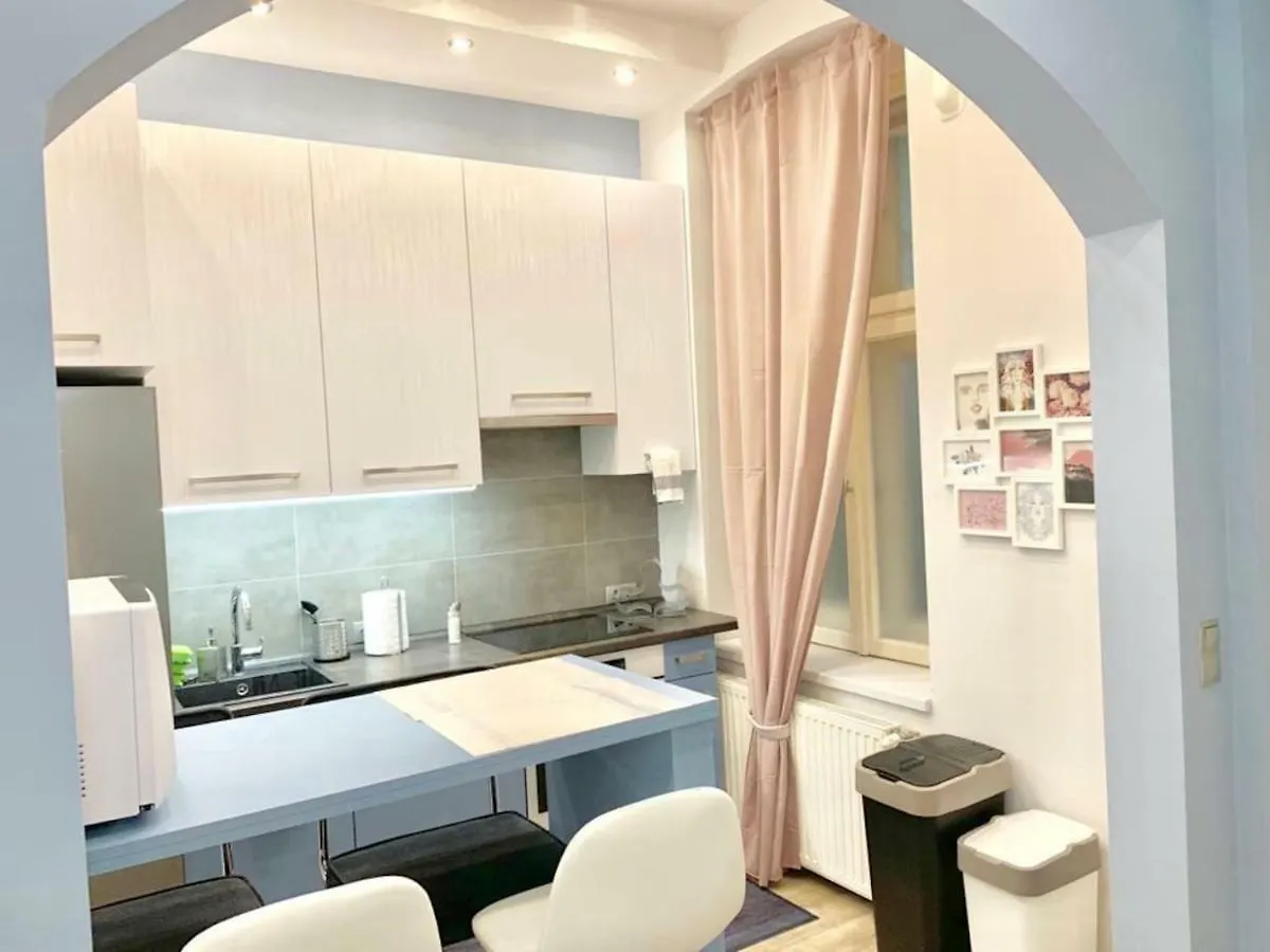 Modern, Central Suites By Keleti - 2 Kitchens, A/C, Park Βουδαπέστη